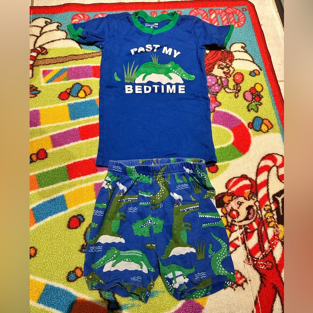 🐠2/$10🐠 Toddler boys 👦 alligator 🐊 pjs.